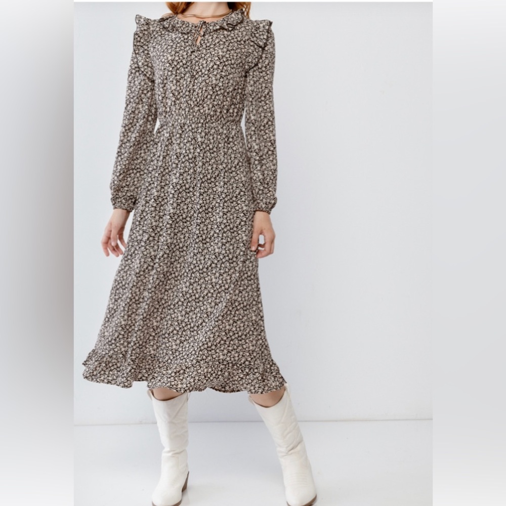 NWT Very J Black floral print Ruffle Crew Neck Cut out detail vintage midi dress